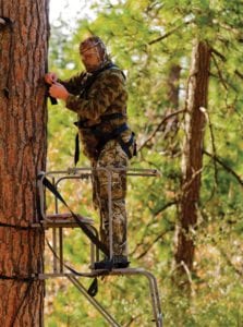 Hunter securing treestand