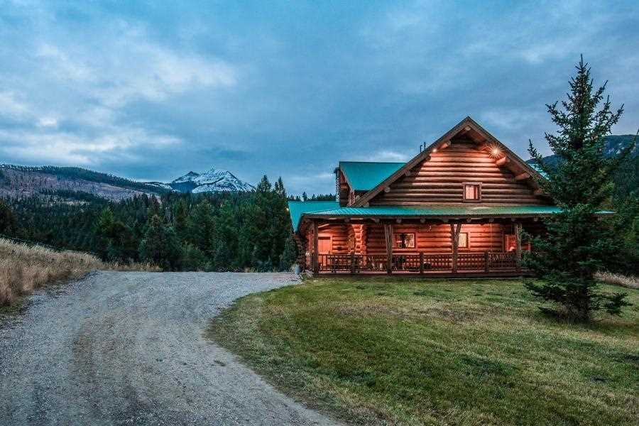 View of log home at Lone View Ranch, Montana