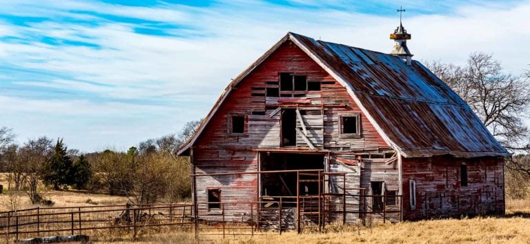 essential tools for renovating old buildings: picture of old barn