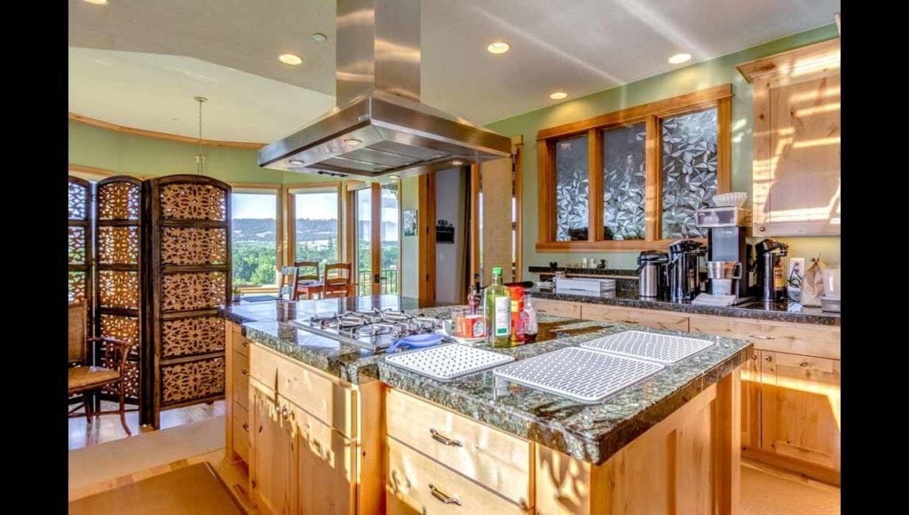 Kitchen in B&B for sale in Willamette Valley Wine Region, Oregon