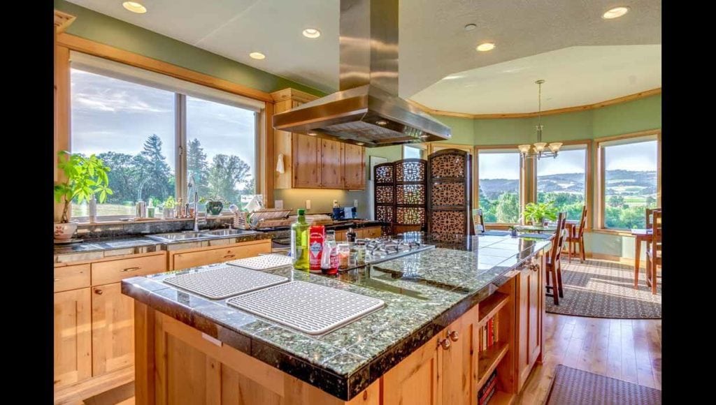 Kitchen in B&B for sale in Willamette Valley Wine Region, Oregon