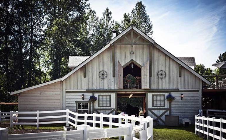 image of barn constructed by Barn Pros