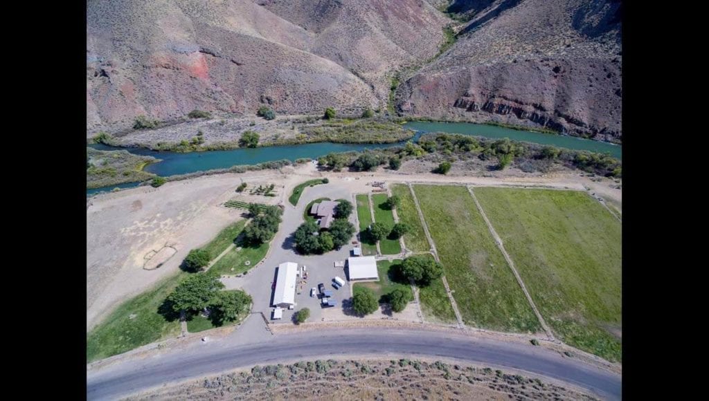 image of off-grid log home ranch for sale in eastern Oregon