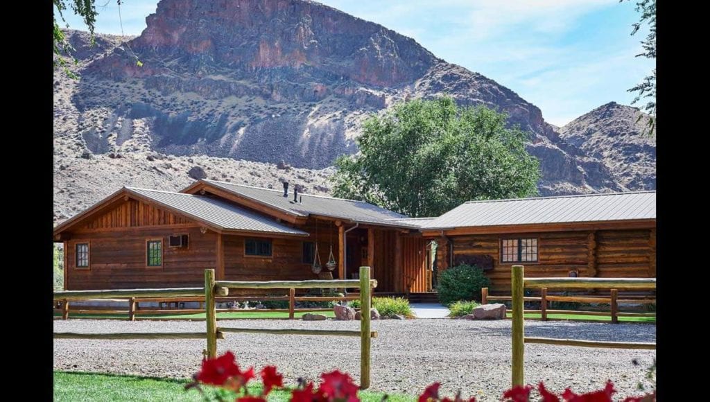 image of off-grid log home ranch for sale in eastern Oregon