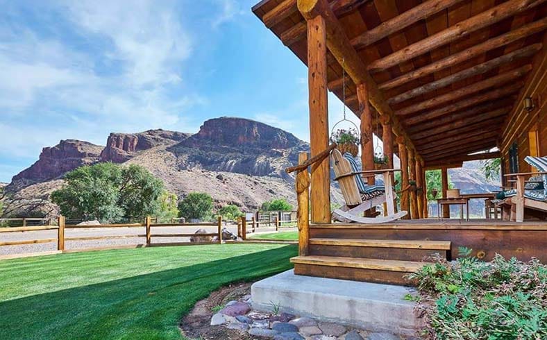 image of off-grid log home ranch for sale in eastern Oregon