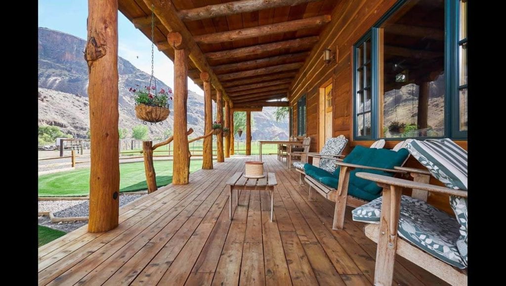 image of off-grid log home ranch for sale in eastern Oregon