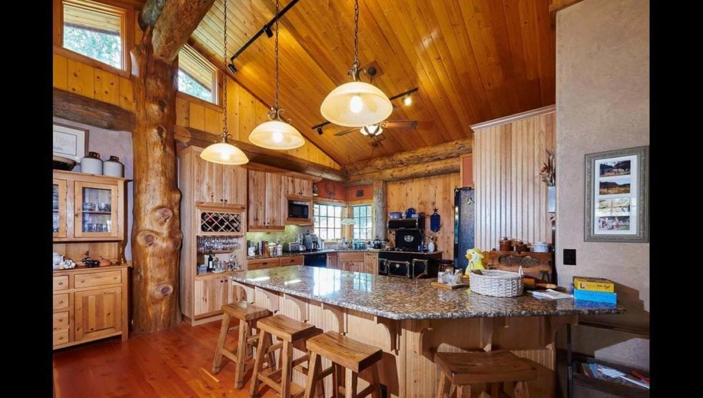 image of off-grid log home ranch for sale in eastern Oregon