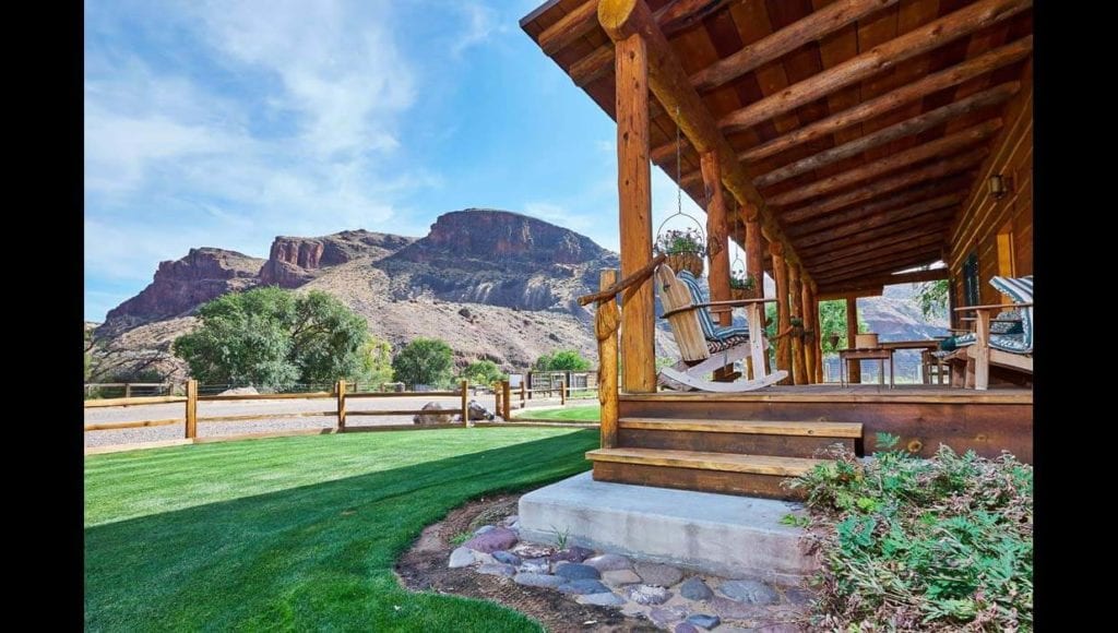 image of off-grid log home ranch for sale in eastern Oregon