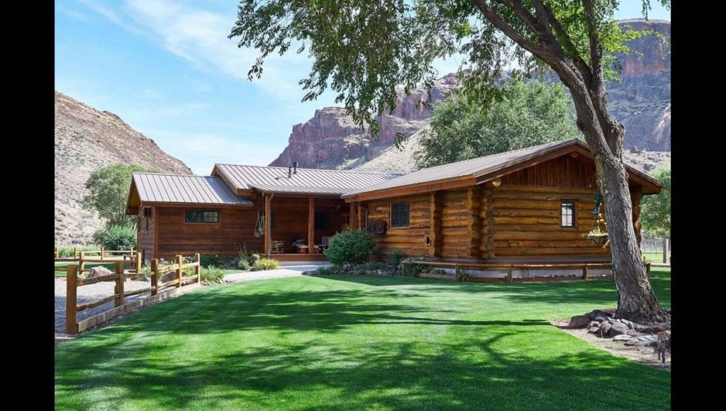 image of off-grid log home ranch for sale in eastern Oregon